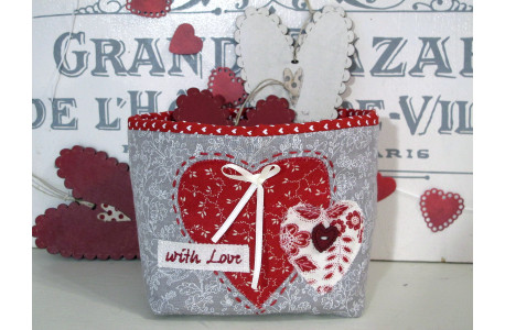 Freebie Stoffkorb klein Herzchen Geschenk Valentinstag Utensilo 