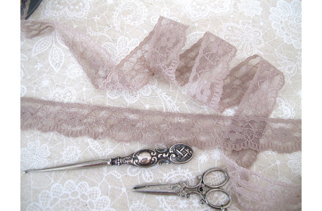 feine Spitze mit Blumen Borte Band Wäschespitze Junk Journal 
